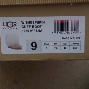 UGG sheepskin cuff boot